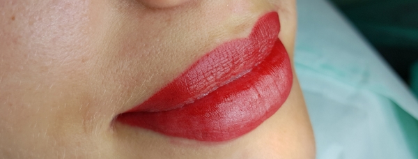 Makijaż permanentny ust